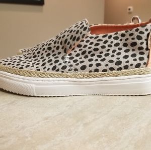 Hey Dudes Size 6 Cheetah Beige WORE 1 TIME